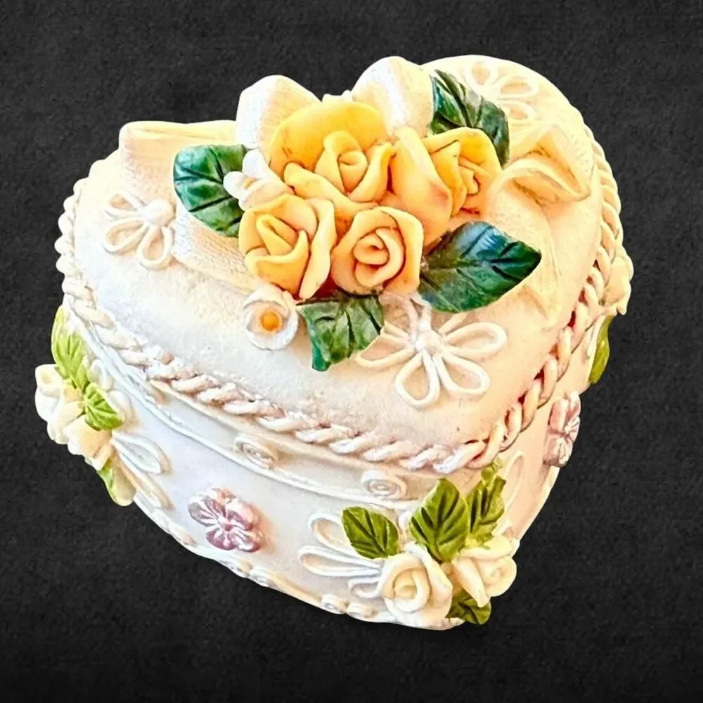 Vintage 90s Heart Ceramic Jewelry Trinket Box Cute Coquette Bows & Roses Small